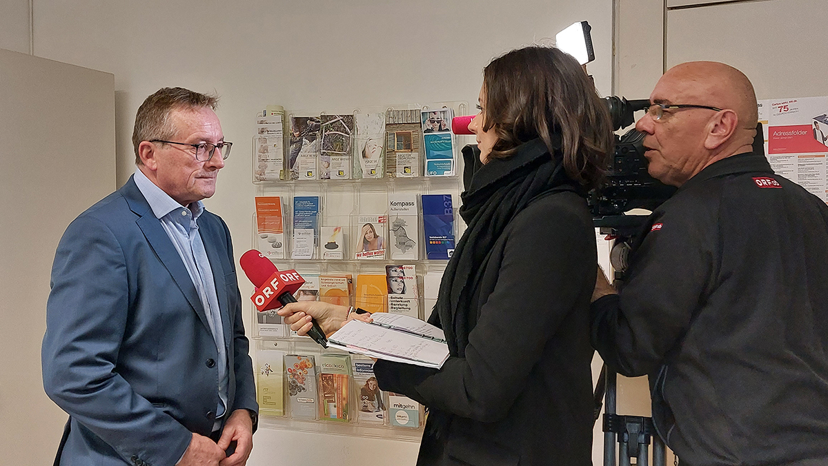 Josef Pürmayr wird vom ORF OÖ interviewt